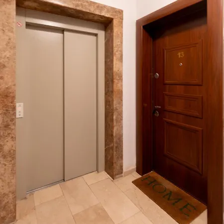 Nabaro View - Solid House Apartment Mamaia